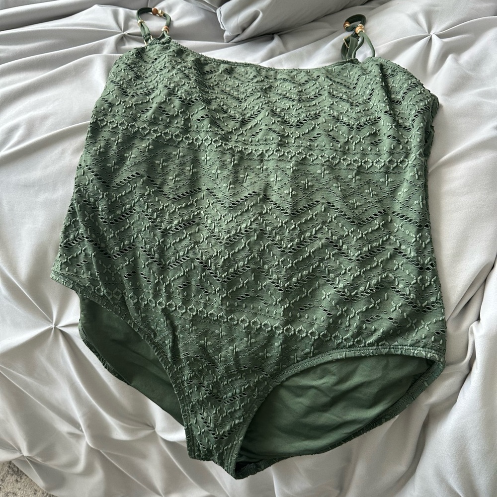 La Blanca Green One Piece Swimsuit with Elegant Design